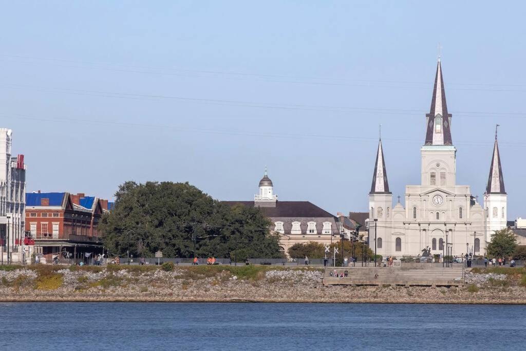 Beautifully Updated New Orleans Home Exterior foto